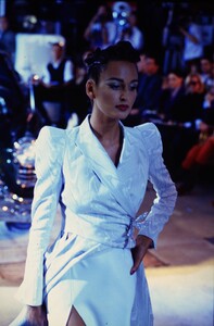 1885962963_john-galliano-ss-1995(6).thumb.jpg.5e6bb4c8635a0a2991ed5d38f39c222a.jpg