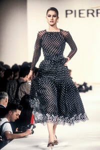 1908326899_PierreBalmain1994WomenRTW50.thumb.jpg.f9e50eac2a3ee92e1994e6a30e7837d0.jpg