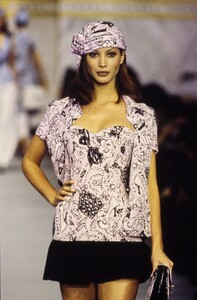 1910501471_christy-turlington(2).thumb.jpg.7d0224e49753759c78ea2ccc4cc2ff92.jpg