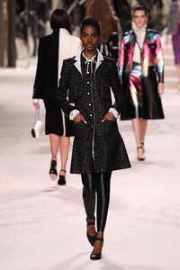 1926941752_ChanelMetiersArt20192020RunwayLeGrandOMA9xGsrOf-x.thumb.jpg.d0e7b9c5304f85713d9b3f33bcc8a562.jpg