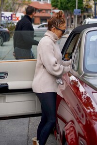        jlo301219BZNimage8.jpg