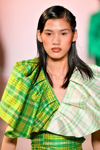 1952078565_ChristopherJohnRogersRunwaySeptember2019LykaRqs-5x5x.thumb.jpg.c81cf5cb9ff7357d5d33a349570c51de.jpg