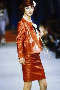 1964583138_linda-evangelista(3).thumb.jpg.4d5228cf2df93cc044b7262c020edabd.jpg