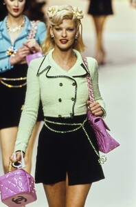 1965816957_linda-evangelista(2).thumb.jpg.5d385bf8a63e6b5e88e6d957705feb21.jpg