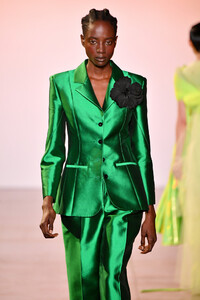 1970336327_ChristopherJohnRogersRunwaySeptember2019ziYnOpI_B0-x.thumb.jpg.66c80928965657d37e31443abe243fb1.jpg