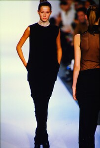 1981475490_narciso-rodriguez-fw-1999(14).thumb.jpg.320f28d5e5cb179a9d27d7b24ea978ae.jpg