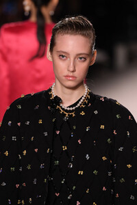 1993591952_ChanelMetiersArt20192020RunwayLeGrandqEID-tvHPX-x.thumb.jpg.89a353de2708d52665d6621f902ce0e2.jpg