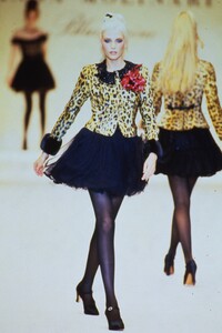 2009903331_blumarine-fw-1994(2).thumb.jpg.ba1c1d969a4a7268e4d02f68560c8598.jpg