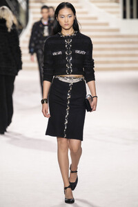 2023508099_ChanelMetiersArt20192020RunwayLeGrandK39tPFaFzbyx.thumb.jpg.e1bb3c9d4666da76d1b581d08719a0b3.jpg