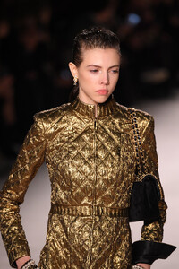 2029059115_ChanelMetiersArt20192020RunwayLeGrand3Z692C8oP6Dx.thumb.jpg.ec4087bbf8f92f33b54337b46dc8c7a9.jpg