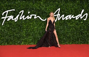 [1191482524] The Fashion Awards 2019 - Red Carpet Arrivals.jpg