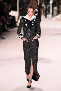 2038426580_ChanelMetiersArt20192020RunwayLeGrandyQKmQWaEnh3x.thumb.jpg.59e00303f8e90eef738b18284fc264d1.jpg