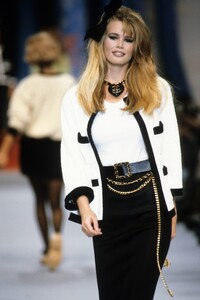 2048158138_claudia-schiffer(11).thumb.jpg.fe2d9f5bf6fe008585c087a917d16be2.jpg