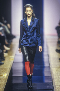 2049686233_Balmain2000WomenRTW22.thumb.jpg.91d3b7db0c98ac5fda5e27f848837333.jpg