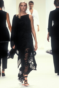 2052883073_ChristianDior1994WomenRTW76.thumb.jpg.f170ec94f45e3cab11aeb48af16f1b23.jpg