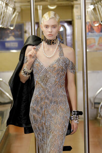 2083026399_MoschinoPrefall2020RunwayShowhRXkC4JwxEIx.thumb.jpg.5bdcda25ca1fdf854af981dd069cdb86.jpg