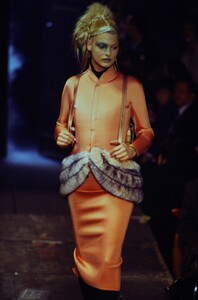 2085798196_JeanPaulGaultier1995Fall(14).thumb.jpg.c57ce3b1fd0394cc6ca6f805025d7365.jpg