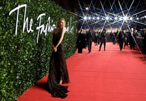 [1191542281] The Fashion Awards 2019 - Red Carpet Arrivals.jpg