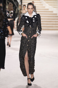 2094975737_ChanelMetiersArt20192020RunwayLeGrandeInj_DKg8alx.thumb.jpg.f898d1e3e3e48ead808524dd80e15014.jpg