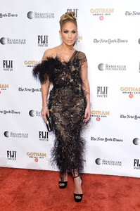 Jennifer+Lopez+FIJI+Water+2019+IFP+Gotham+9lEQXMnlgGtx.jpg