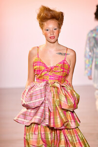 211351842_ChristopherJohnRogersRunwaySeptember2019tWOvMb_v0Qzx.thumb.jpg.822e12b9b2e9177a8cdd053034076498.jpg