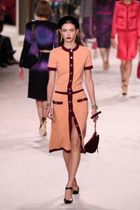 2126293093_ChanelMetiersArt20192020RunwayLeGrandn35oELXaenux.thumb.jpg.52928a95c35e761003c3162d281deca3.jpg