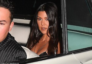 21787220-7753583-Showing_skin_Kourtney_showed_some_cleavage_in_her_sexy_black_dre-a-182_1575435142149.jpg