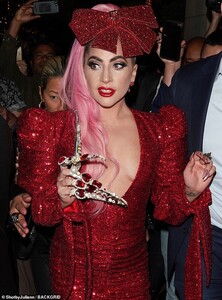 21889876-7762339-When_you_got_it_The_Born_This_Way_bombshell_had_a_neckline_that_-a-107_1575603753417.jpg