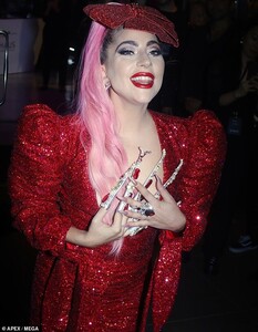 21889880-7762339-Coordinated_attack_A_shock_of_bubblegum_pink_hair_cascaded_down_-a-67_1575600691814.jpg