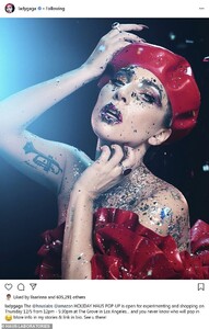 21889910-7762339-Dazzling_She_also_promoted_the_pop_up_shop_at_The_Grove_via_her_-a-77_1575600692424.jpg