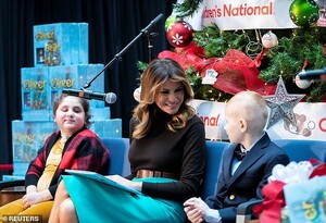 21923408-7765237-Bond_While_reading_the_book_Melania_looked_down_at_the_young_boy-a-139_1575674919837.jpg