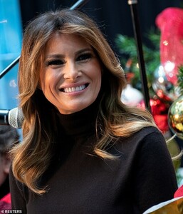 21923410-7765237-Glam_The_first_lady_s_long_brunette_hair_was_styled_in_loose_wav-a-140_1575674919844.jpg