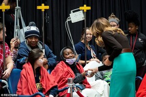 21923430-7765237-Saying_hello_Another_young_patient_shook_Melania_s_hand-a-135_1575674919691.jpg