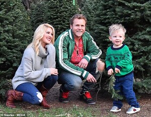 21946042-7767335-Designer_boys_Matching_his_dad_the_toddler_rocked_365_Gucci_snea-a-25_1575744432467.jpg