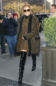 21948142-7767481-Ready_for_action_Jennifer_Lopez_couldn_t_help_but_showcase_her_g-a-37_1575748805667.jpg
