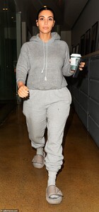 22018374-7773279-Comfort_first_Kim_rocked_a_grey_hoodie_with_a_lighter_pair_of_jo-a-20_1575920601193.jpg