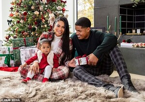 22079754-7778903-Christmas_colors_Chanel_was_dressed_in_a_red_and_white_tartan_su-a-27_1576030260161.jpg