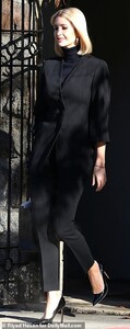 22112742-7781967-Added_touches_She_topped_off_her_look_with_a_pair_of_patent_leat-a-134_1576100671105.jpg