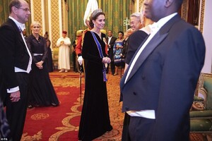 22124790-0-The_Duchess_of_Cambridge_opted_for_a_dark_navy_velvet_Alexander_-a-25_1576102937905.jpg
