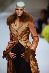 222214729_alberta-ferretti-fw-1994(3).thumb.jpg.aaf95e918994605a2a18ba58c7a2e8a0.jpg