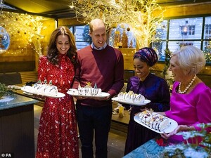 22249772-7793541-The_TV_chef_84_was_joined_by_Kate_and_William_to_film_A_Berry_Ro-a-21_1576377169049.jpg