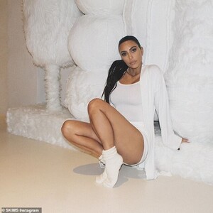 22637736-7825399-The_work_never_stops_Kim_has_continued_to_promote_her_range_on_s-a-15_1577218860957.jpg