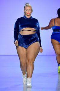 226382084_ChromatSpringSummer2020NewYorkFashion4dzMUXaG1Sfx.thumb.jpg.b16592ead9bc569bb0cba6f6f4336be8.jpg