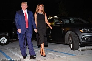 22642314-7825703-Donald_and_Melania_Trump_attended_the_Family_Church_on_Christmas-a-1_1577277549078.thumb.jpg.a2c7ecb9abab6a96ce63955dc21b9362.jpg