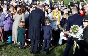 22653836-7826245-Prince_William_Catherine_Princess_Charlotte_and_Prince_George_gr-a-13_1577291065263.jpg