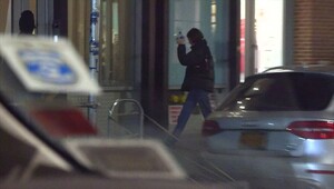 22718260-7830969-In_hiding_She_puts_the_bottle_up_to_her_head_and_then_keeps_walk-a-17_1577485556001.jpg