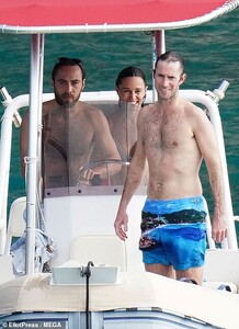 22813486-7838191-James_helped_by_Pippa_and_Spencer_Matthews_then_stirred_the_boat-m-115_1577741850947.jpg