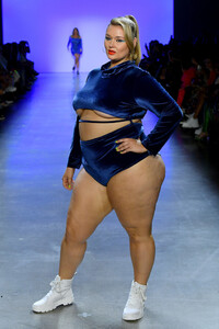 230897066_ChromatSpringSummer2020NewYorkFashionCVgjD3zyZt6x.thumb.jpg.5253ed0a5040fd9d71424304663694d6.jpg