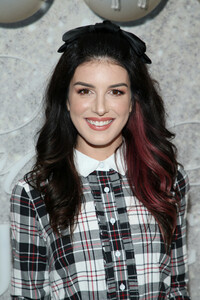 Shenae+Grimes+Beech+Brooks+Brothers+Annual+8UUlo1EVad2x.jpg