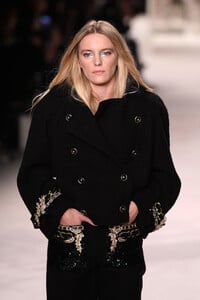 244058981_ChanelMetiersArt20192020RunwayLeGrandt2VaHLwKmyux.thumb.jpg.a80e799c7690f6da0903ea651d0a444f.jpg